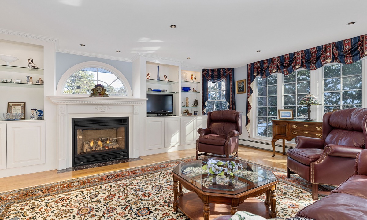 Chatham House | Water View-Walk town/beach, pets considered, Linen Option
