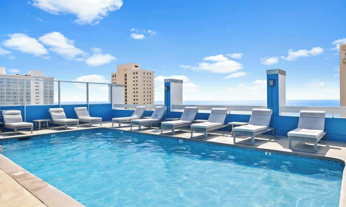 Waikiki Condo | Skyline view retreat w/pool & beach access