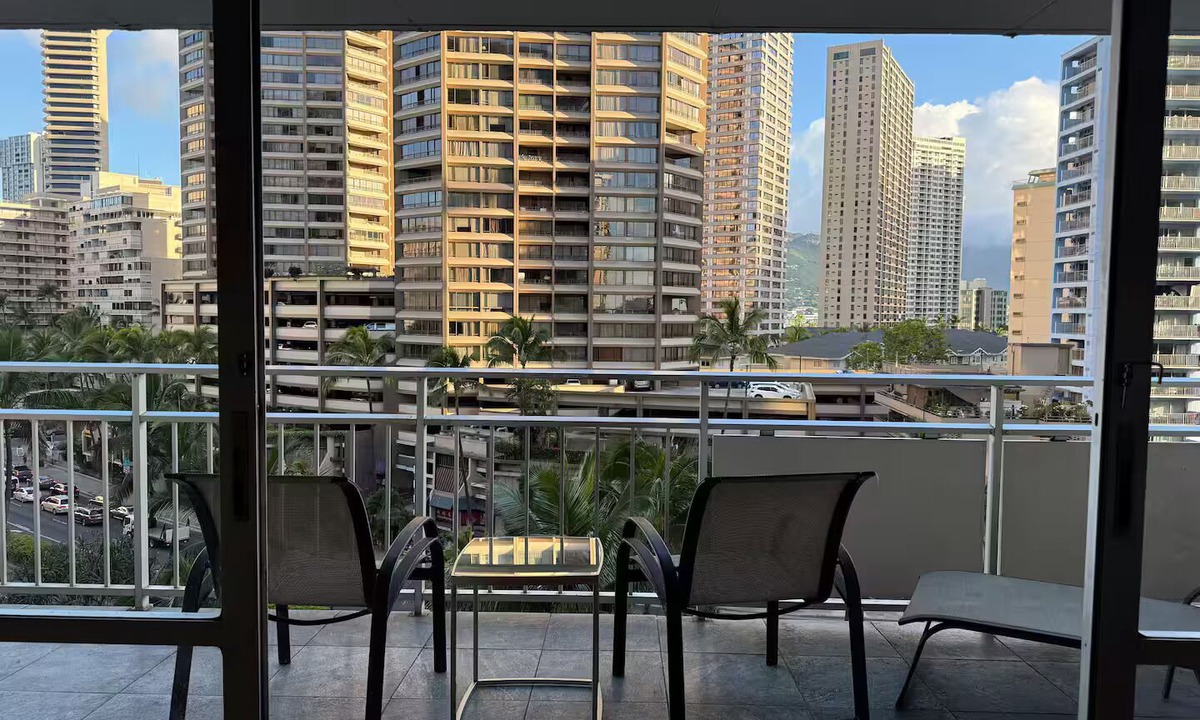 Waikiki Apartment | Enjoyable 1-bedroom condo with AC in charming Honolulu