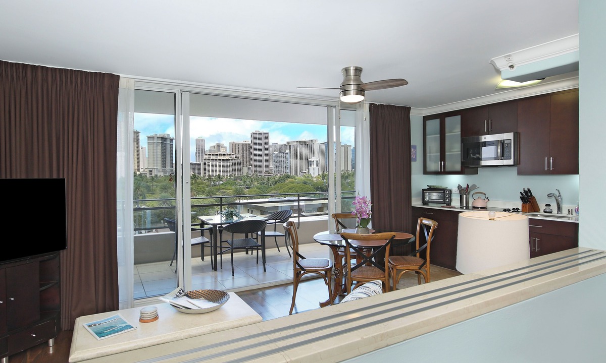 Waikiki Condo | Gorgeous partial Ocean View in the Heart of Waikiki! FREE Parking & Wi-Fi!