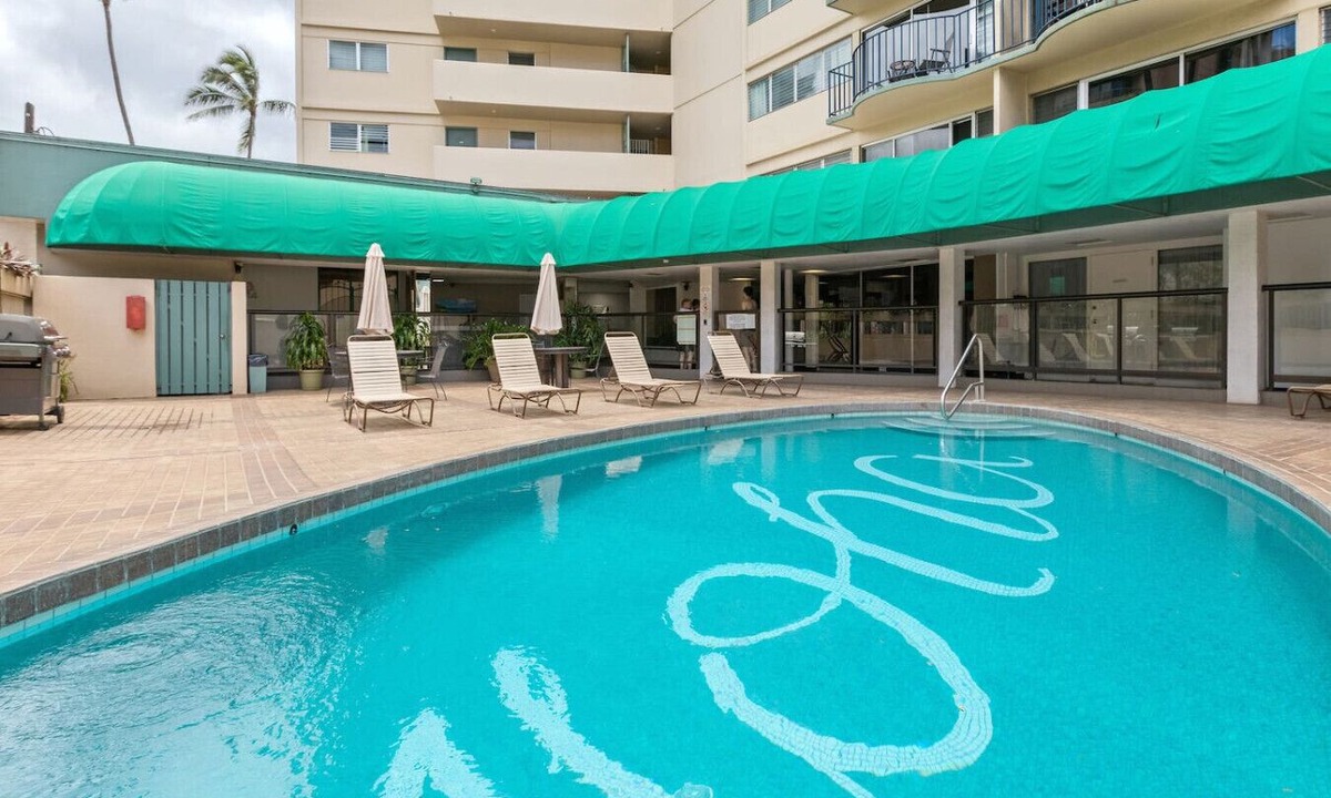 McCully - Moiliili Apartment | 01 FREE Parking/10 min beach/2br-Waikiki/Ala Moana
