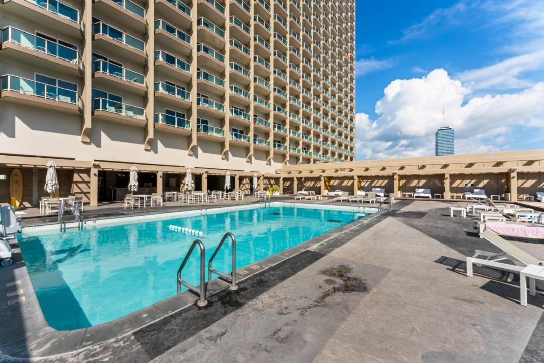 Ala Moana Apartment | Ala Moana Hotel 2026 near beach King bed