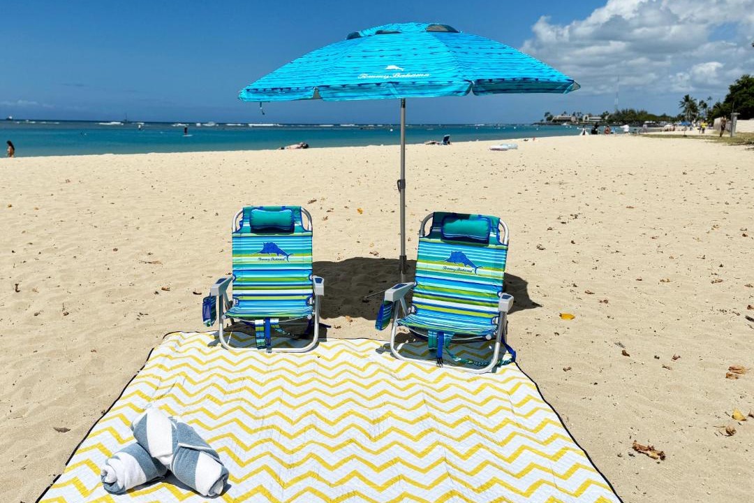 Waikiki Apartment | Waikiki Banyan retreat - parking, pool, sauna & sea views