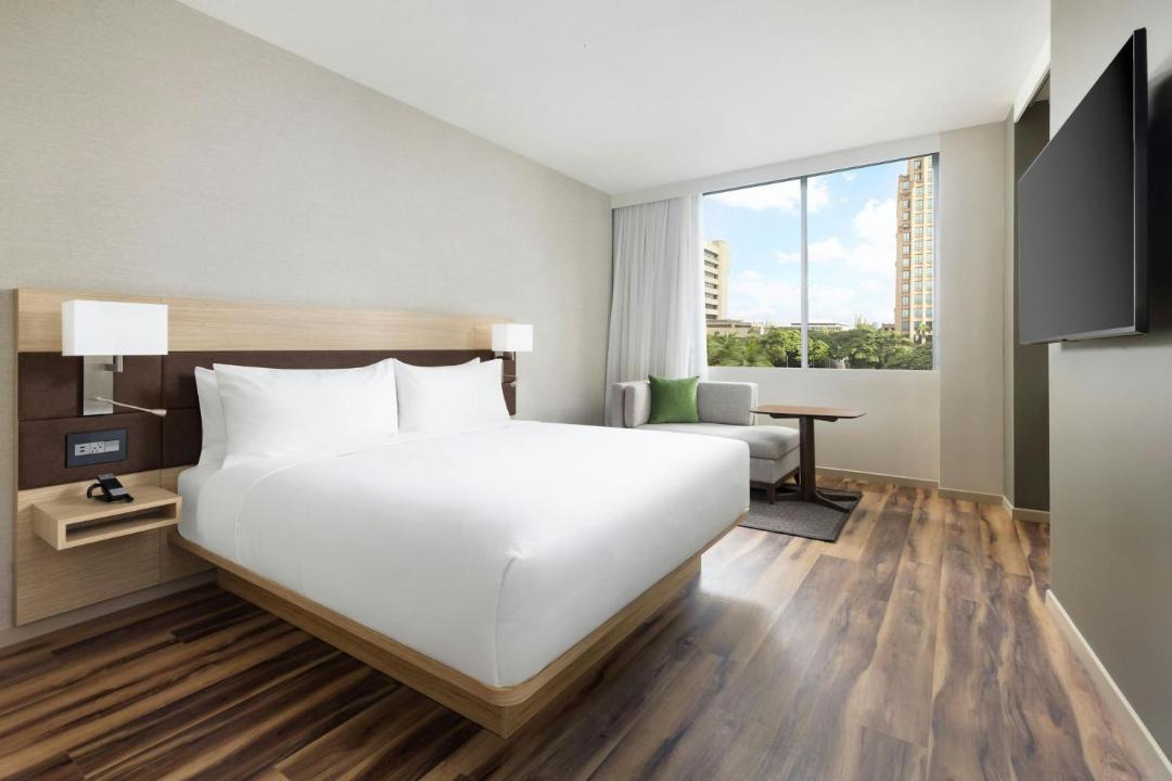 Downtown Honolulu Hotel | AC Hotel by Marriott Honolulu