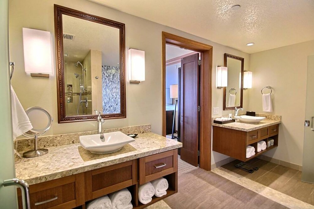 Photo of Bathroom in Lahaina