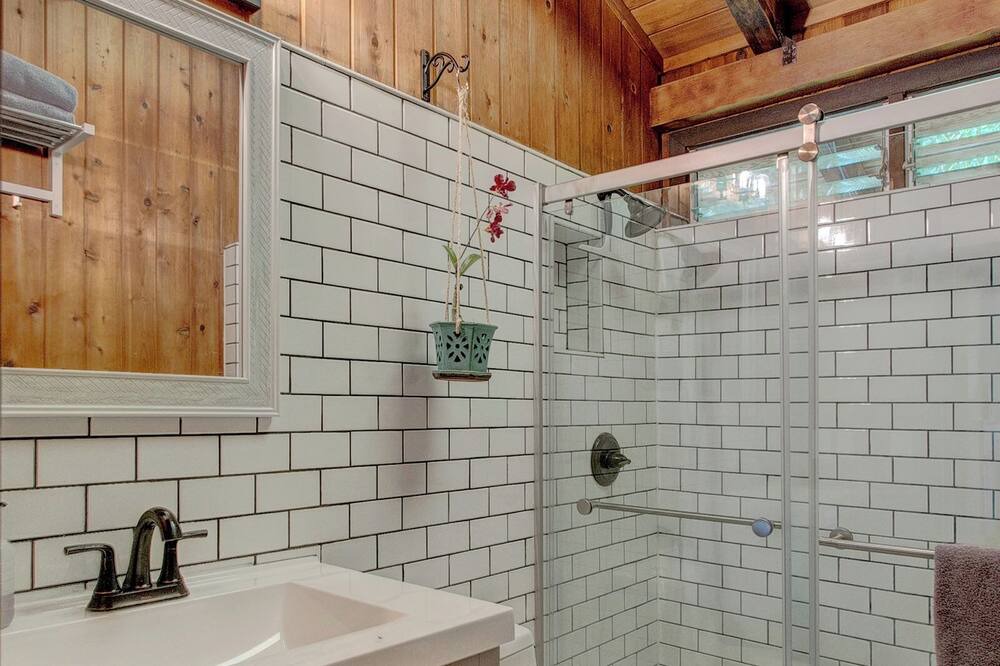 Photo of Bathroom in Kehena Beach Estates