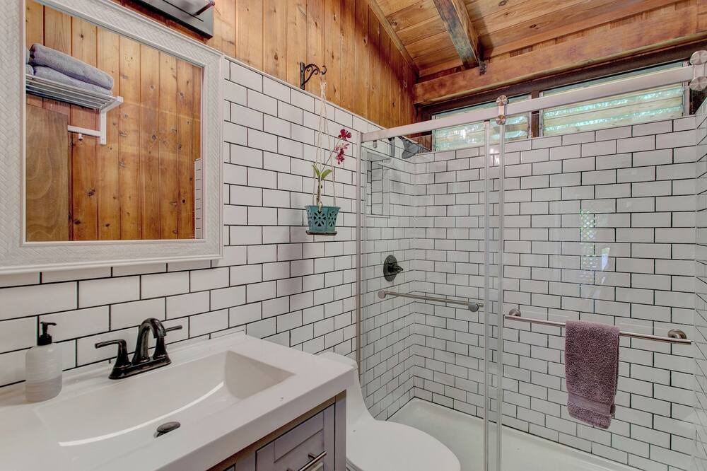 Photo of Bathroom in Kehena Beach Estates