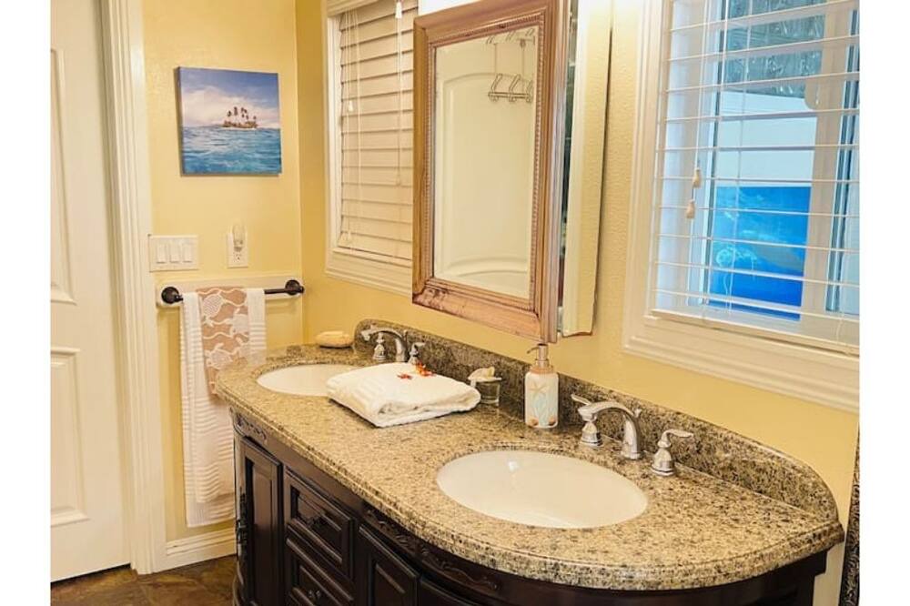 Photo of Bathroom in Hakalau
