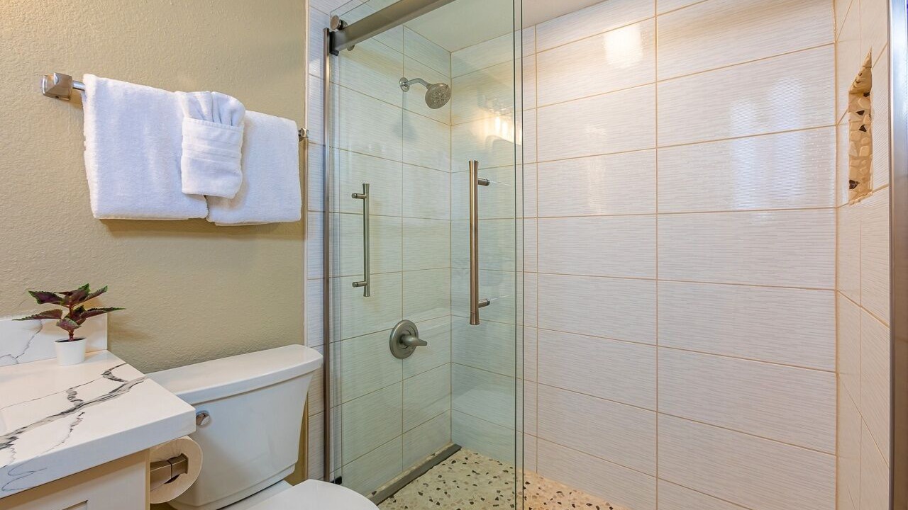 Photo of Bathroom in Maalaea