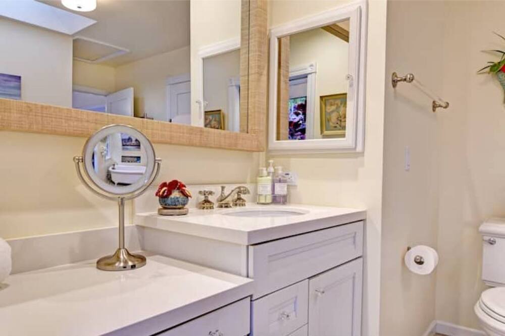 Photo of Bathroom in Royal Hawaiian Estates