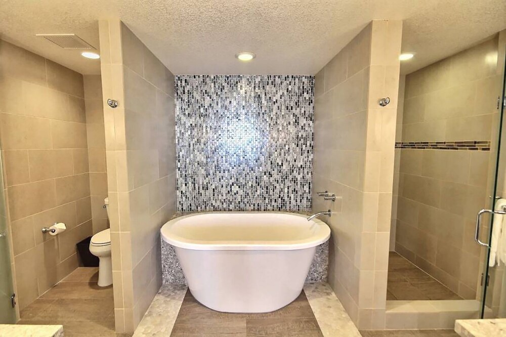 Photo of Bathroom in Lahaina