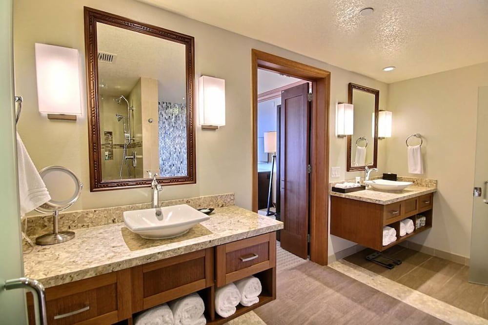 Photo of Bathroom in Lahaina