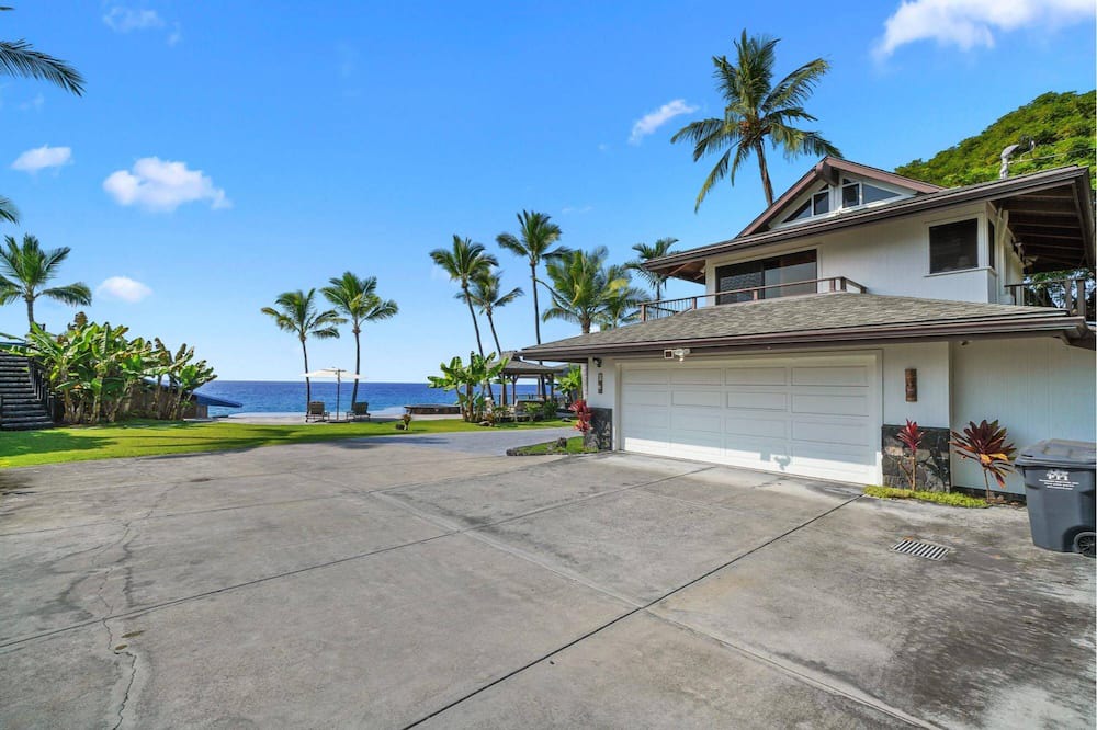 Photo of Outdoor in Kahaluu Bay