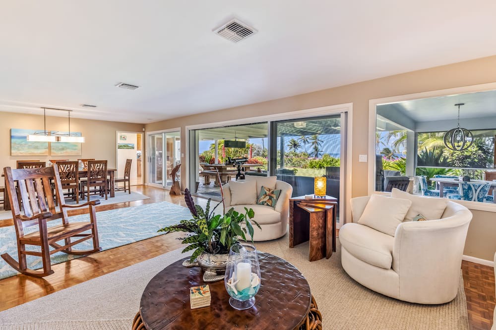 Photo of Livingroom in Hawaii Kai