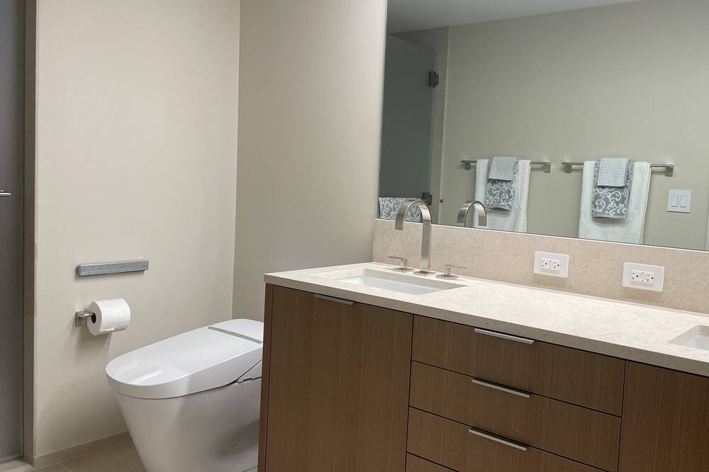 Photo of Bathroom in Ala Moana