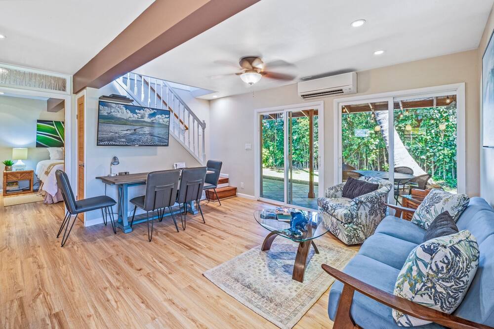 Photo of Livingroom in Downtown Lahaina