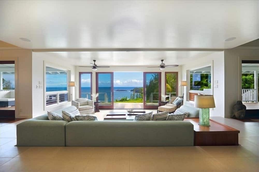 Photo of Livingroom in Kilauea