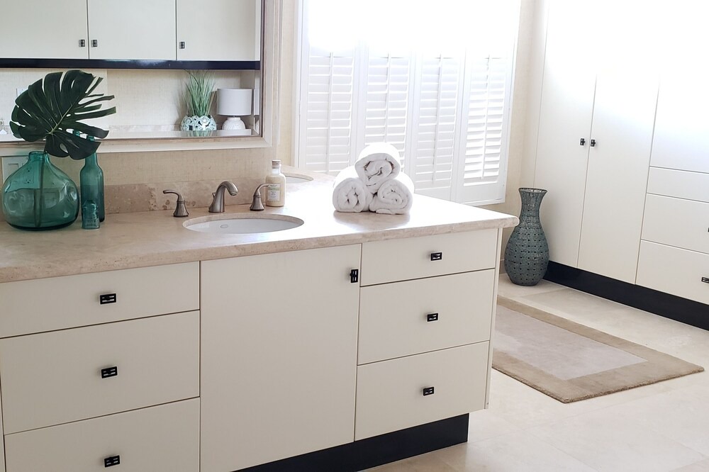 Photo of Bathroom in Diamond Head - Kapahulu - St. Louis