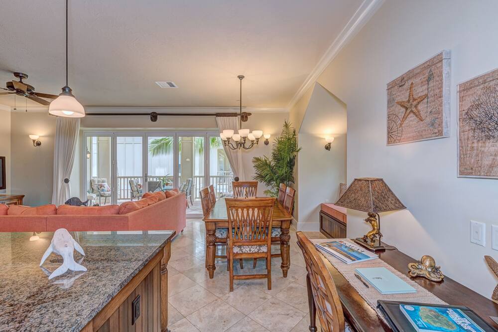 Photo of Livingroom in Poipu
