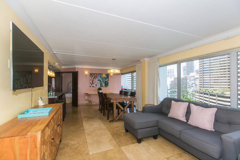 Photo of Livingroom in Waikiki