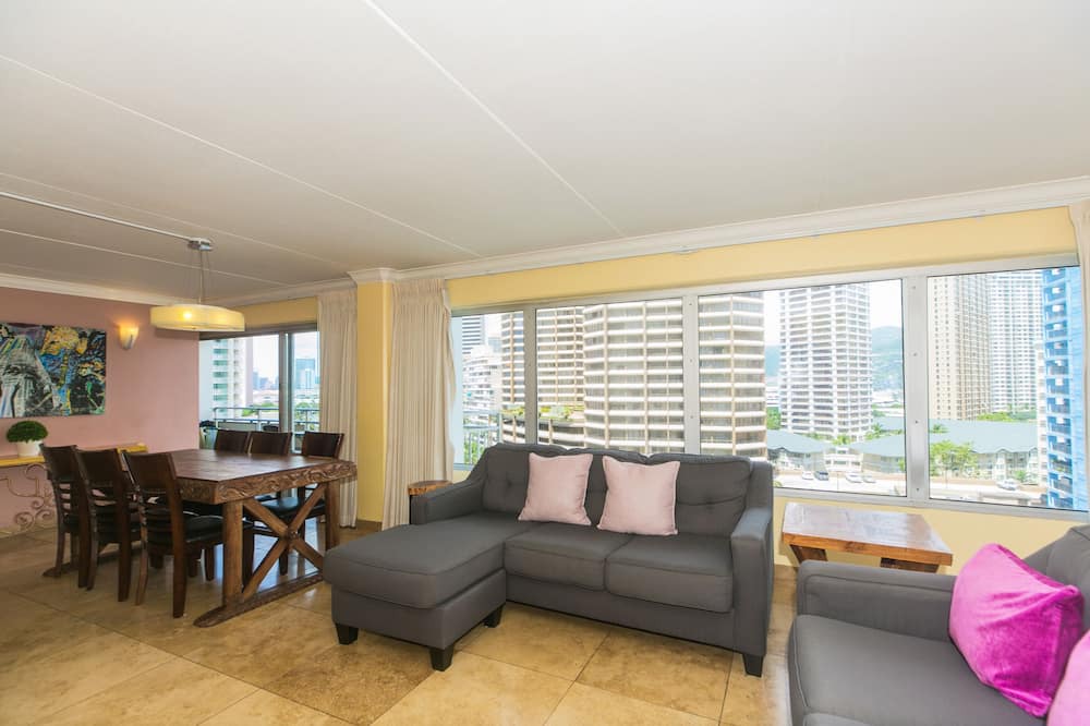 Photo of Livingroom in Waikiki
