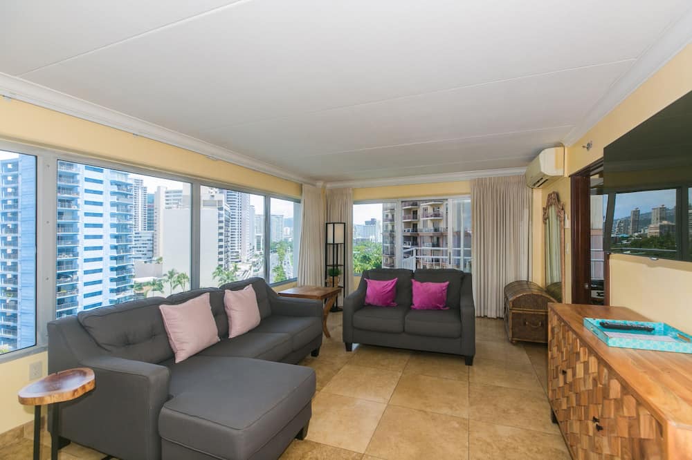 Photo of Livingroom in Waikiki