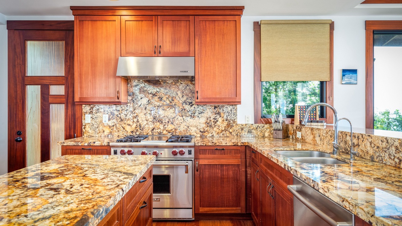 Photo of Kitchen in Kahaluu-Keauhou
