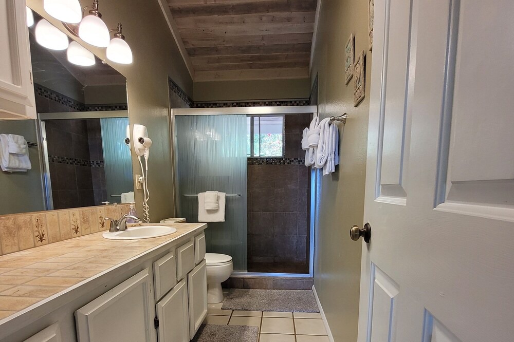 Photo of Bathroom in Holualoa