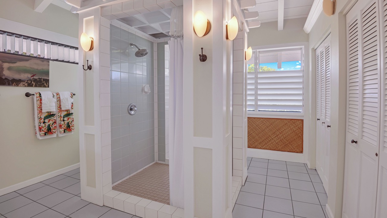 Photo of Bathroom in Kahaluu Bay