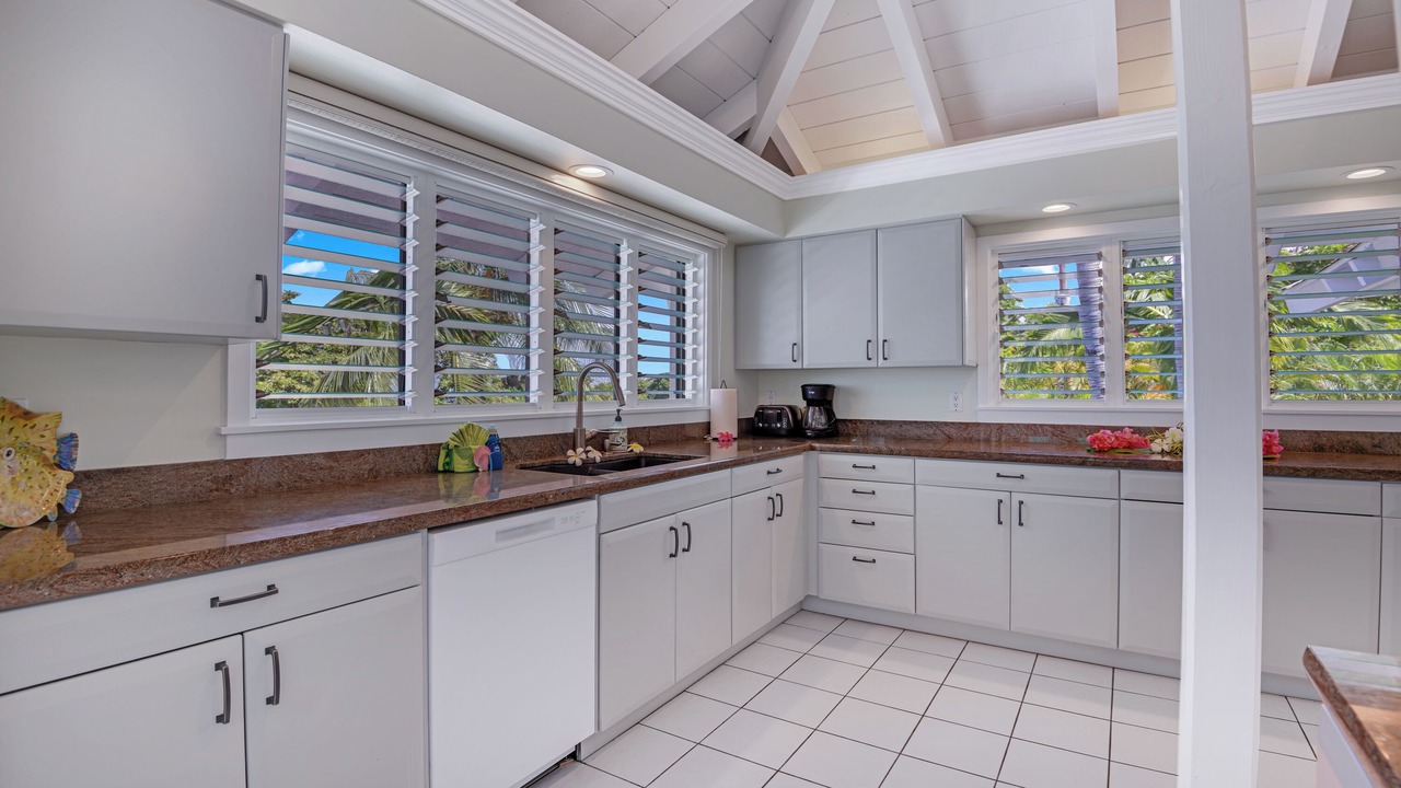 Photo of Kitchen in Kahaluu Bay