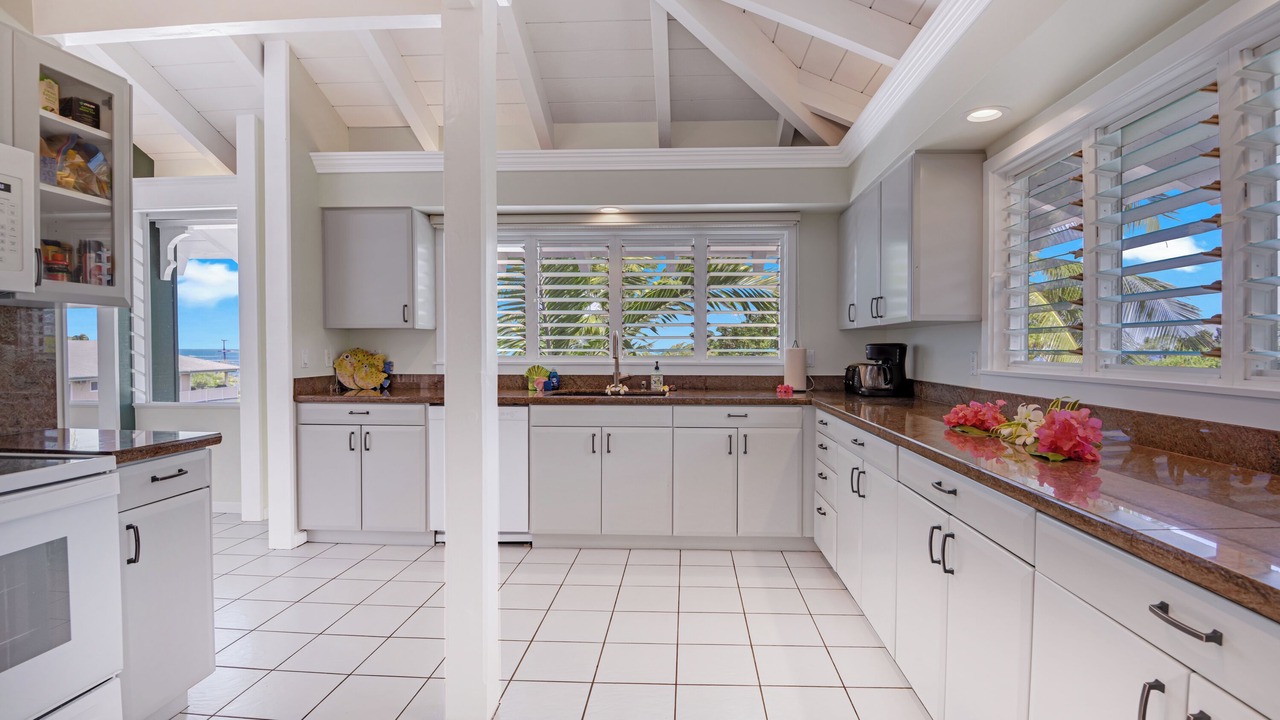 Photo of Kitchen in Kahaluu Bay