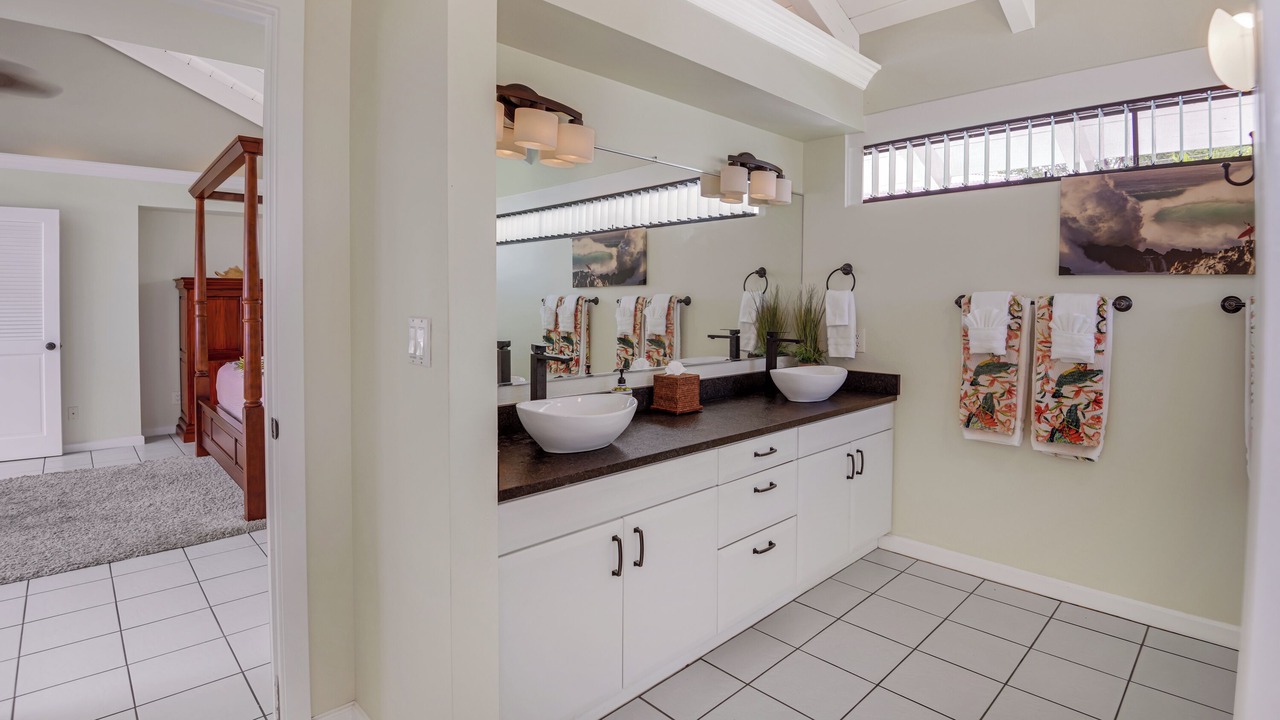 Photo of Bathroom in Kahaluu Bay