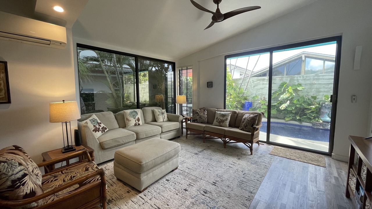Photo of Livingroom in Portlock