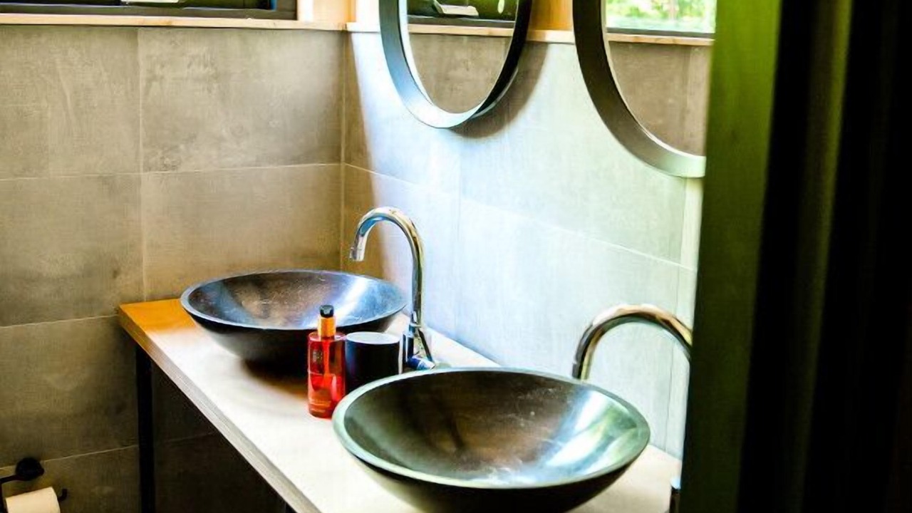 Photo of Bathroom in Grou