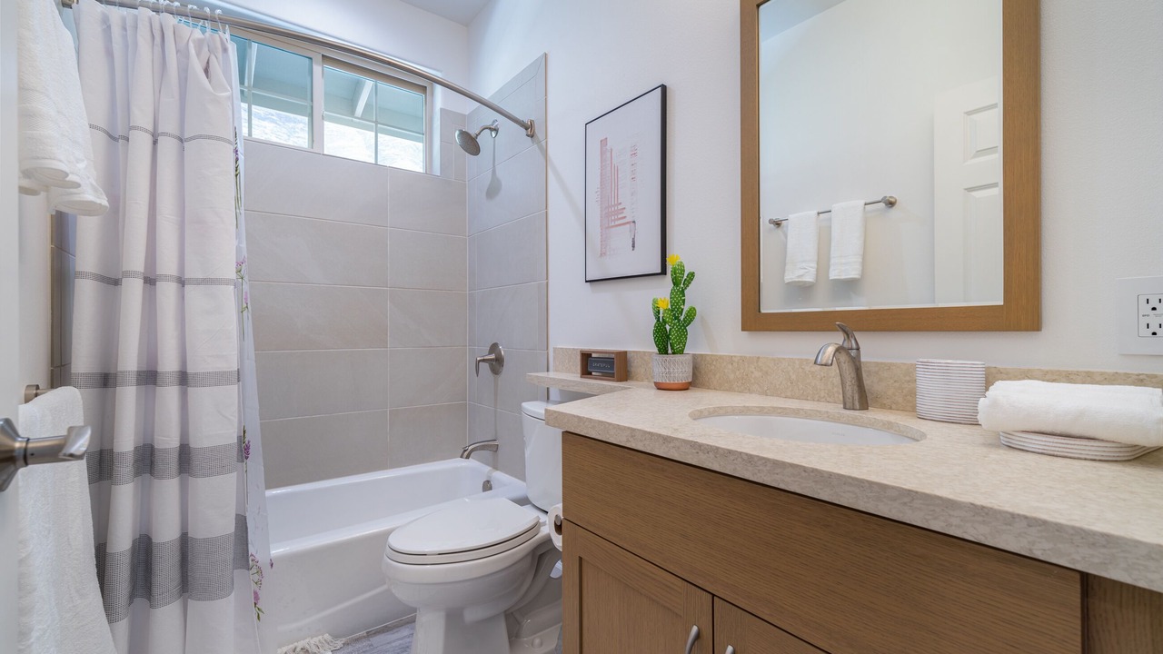 Photo of Bathroom in Makaha Valley