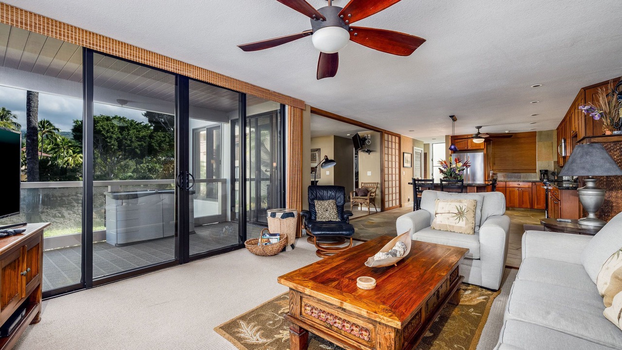 Photo of Livingroom in Kahaluu Bay