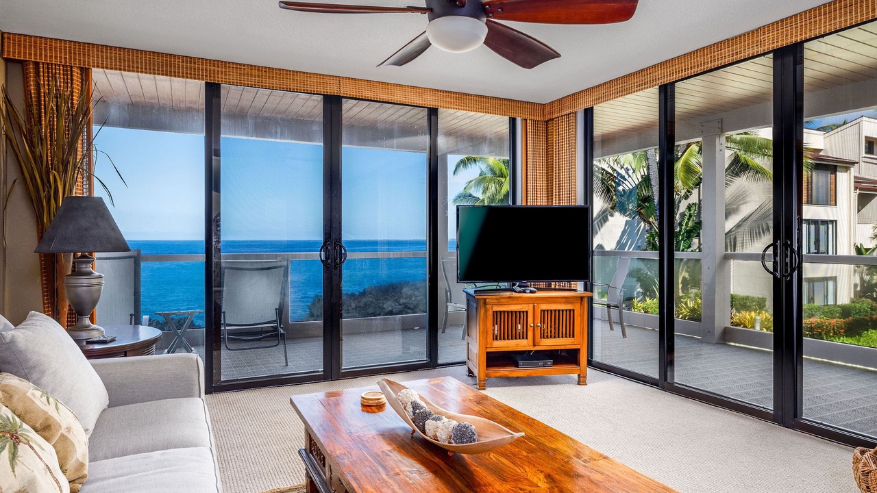 Photo of Livingroom in Kahaluu Bay