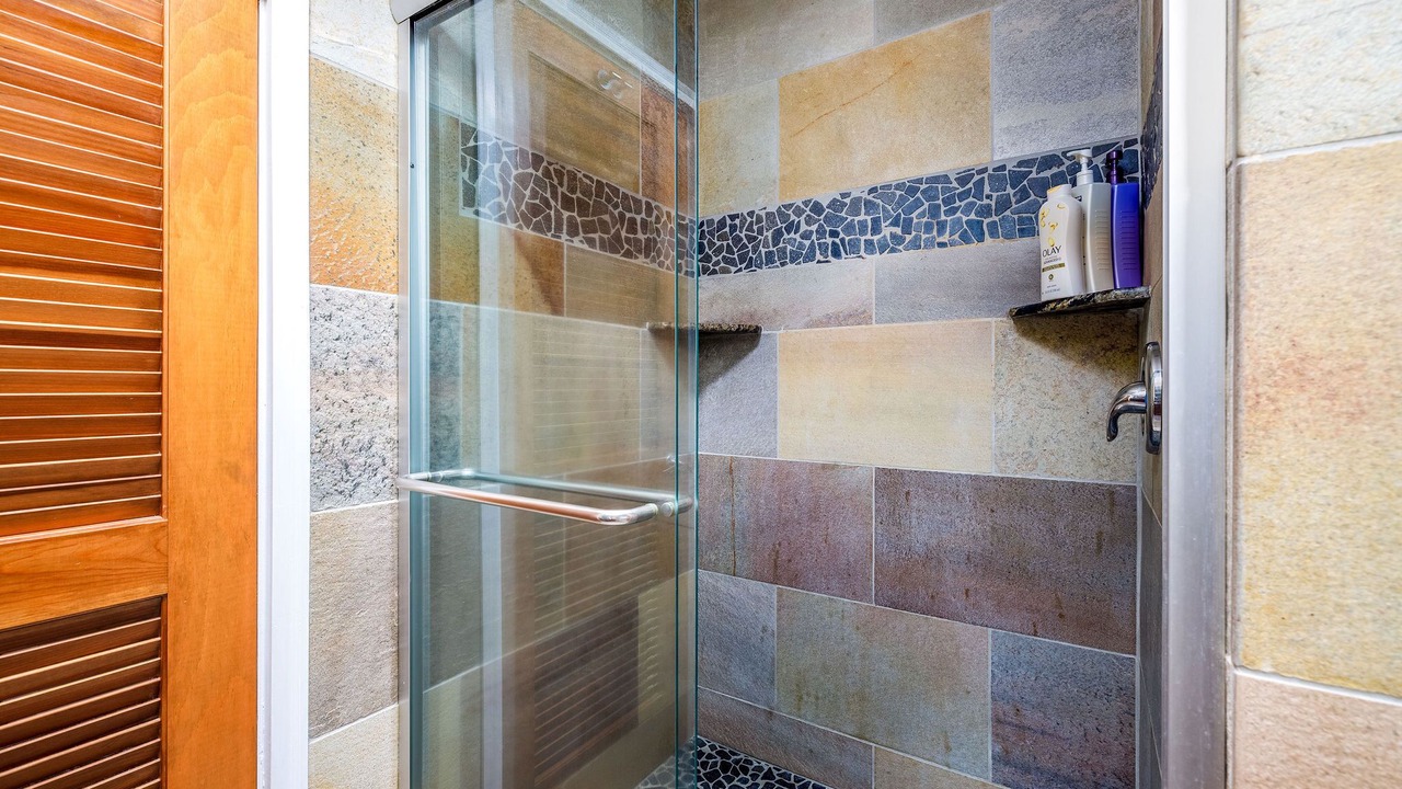 Photo of Bathroom in Kahaluu Bay
