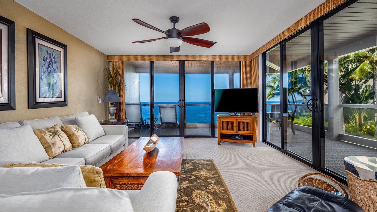 Photo of Livingroom in Kahaluu Bay