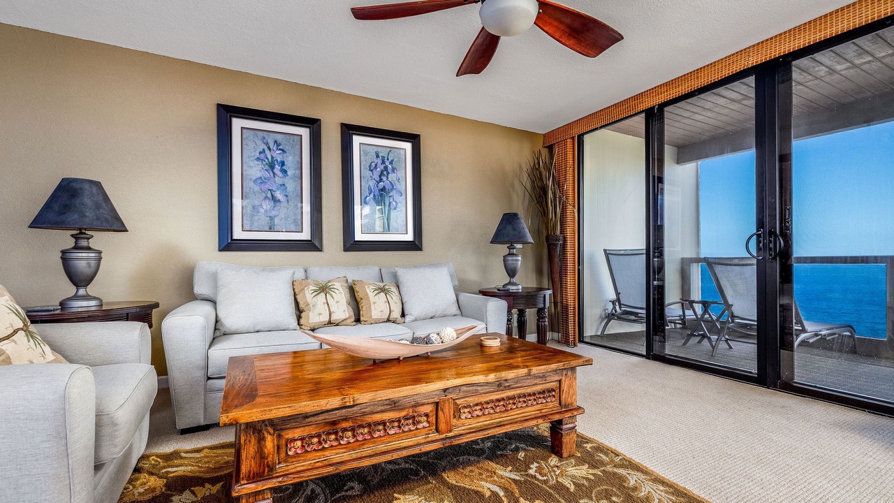 Photo of Livingroom in Kahaluu Bay