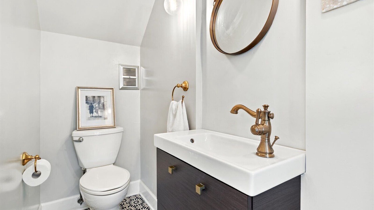 Photo of Bathroom in Manoa