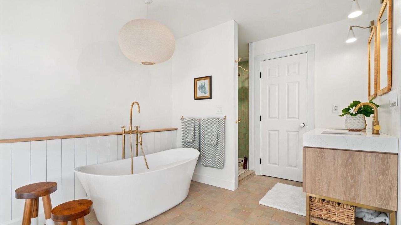 Photo of Bathroom in Manoa