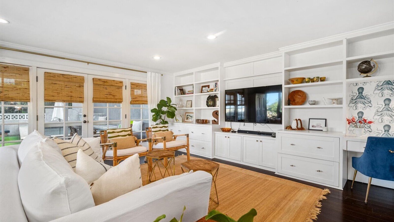 Photo of Livingroom in Manoa