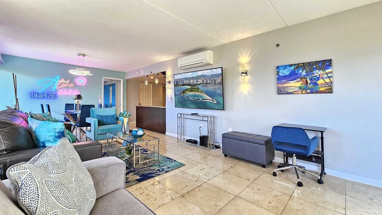 Photo of Livingroom in Waikiki