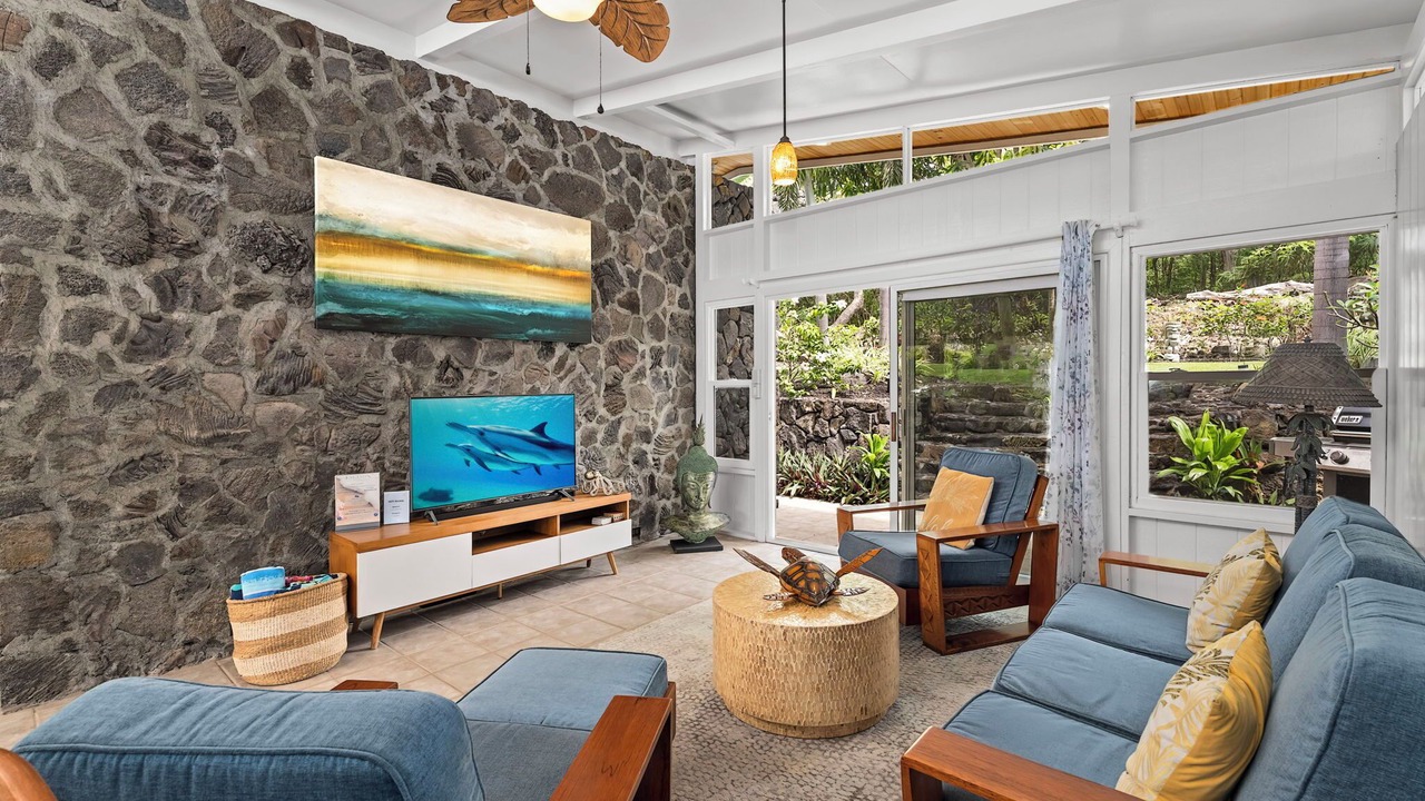 Photo of Livingroom in Kahaluu Bay
