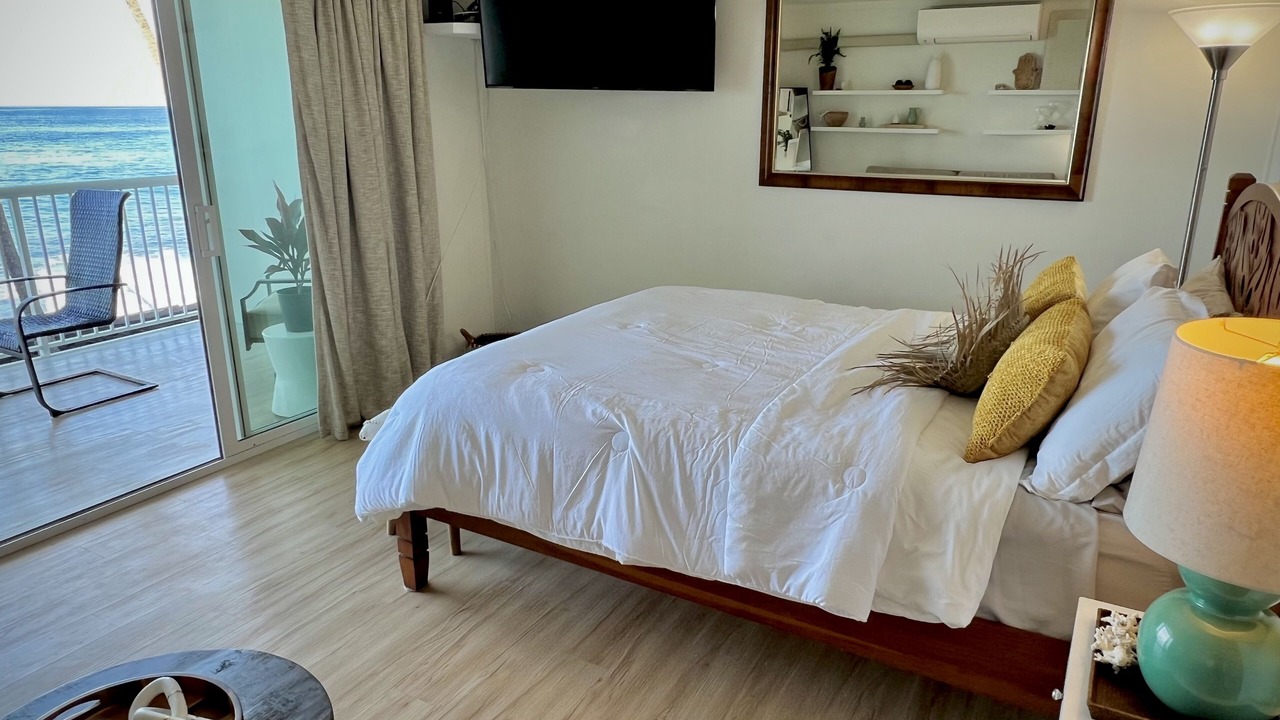 Photo of Bedroom in Kahaluu Bay