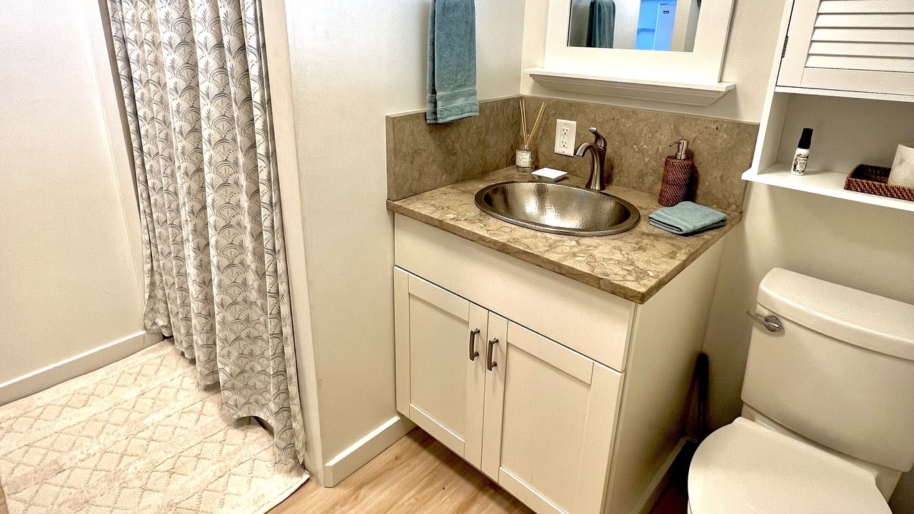 Photo of Bathroom in Kahaluu Bay