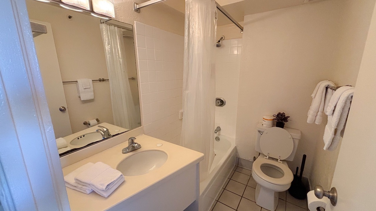 Photo of Bathroom in McCully - Moiliili