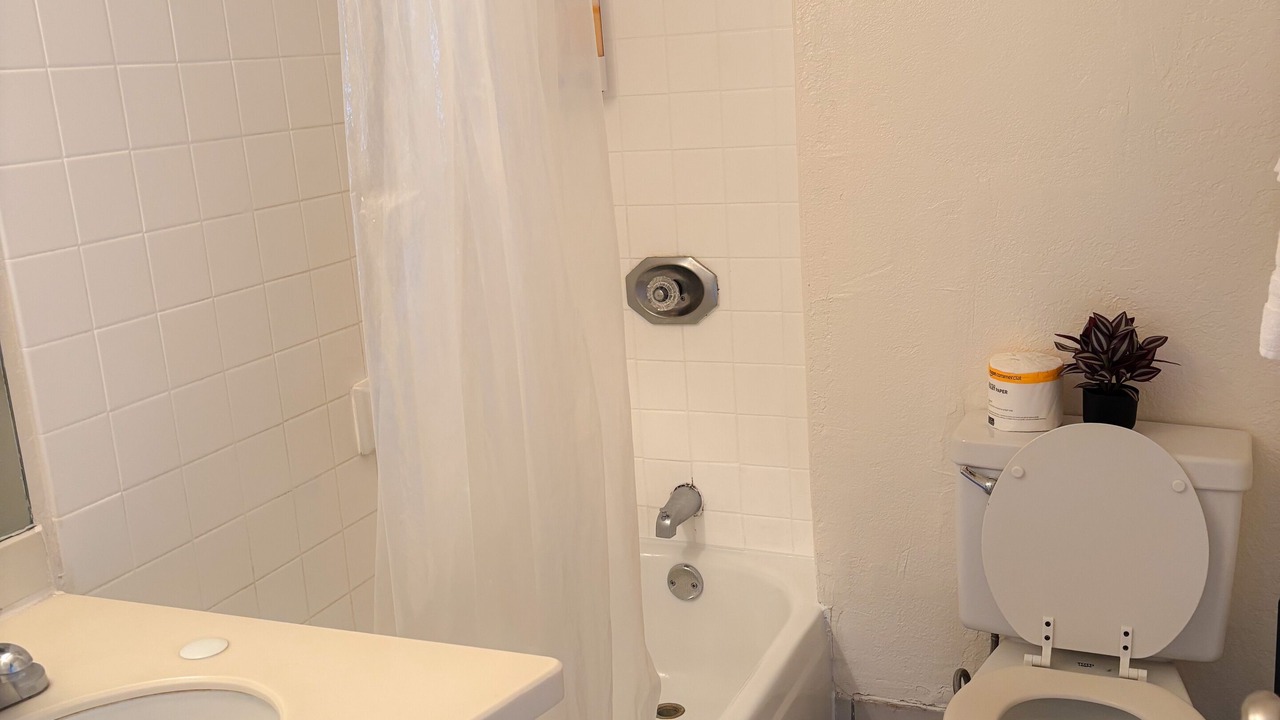 Photo of Bathroom in McCully - Moiliili