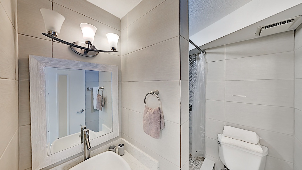 Photo of Bathroom in McCully - Moiliili